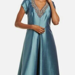 Mother of the bride groom gown dress THEIA size 14 NWT formal v neck